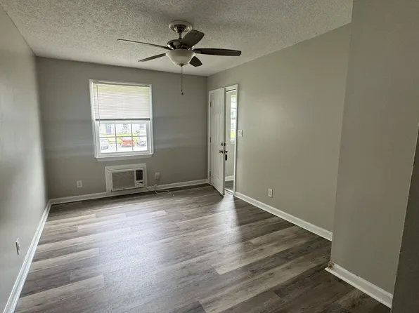 1410 Brewer Rd, Winston Salem, NC
