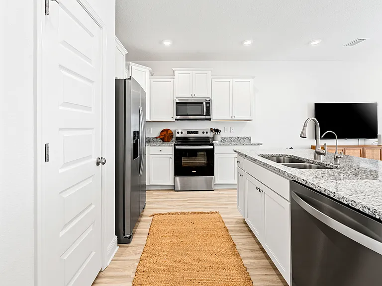 72 Phoenix St — Photo 4