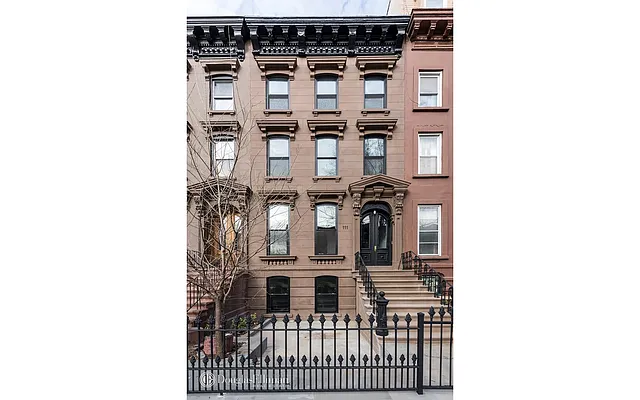 Rented by Douglas Elliman | media 31