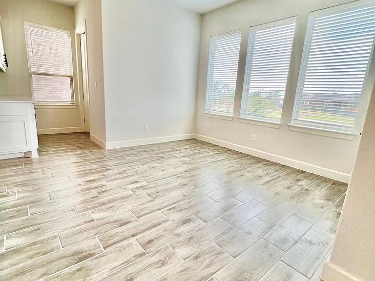 6904 Empresa Dr — Photo 9