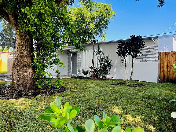 2nd image of 2616 NE 12th Terrace