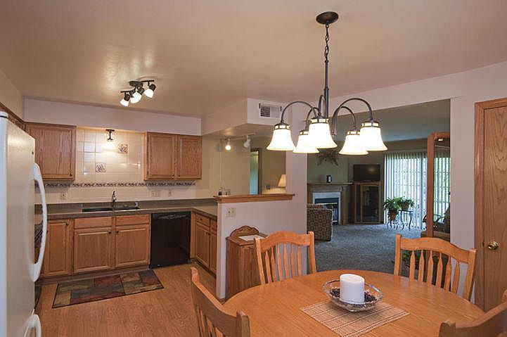 2nd image of 1916 Parknoll Ln