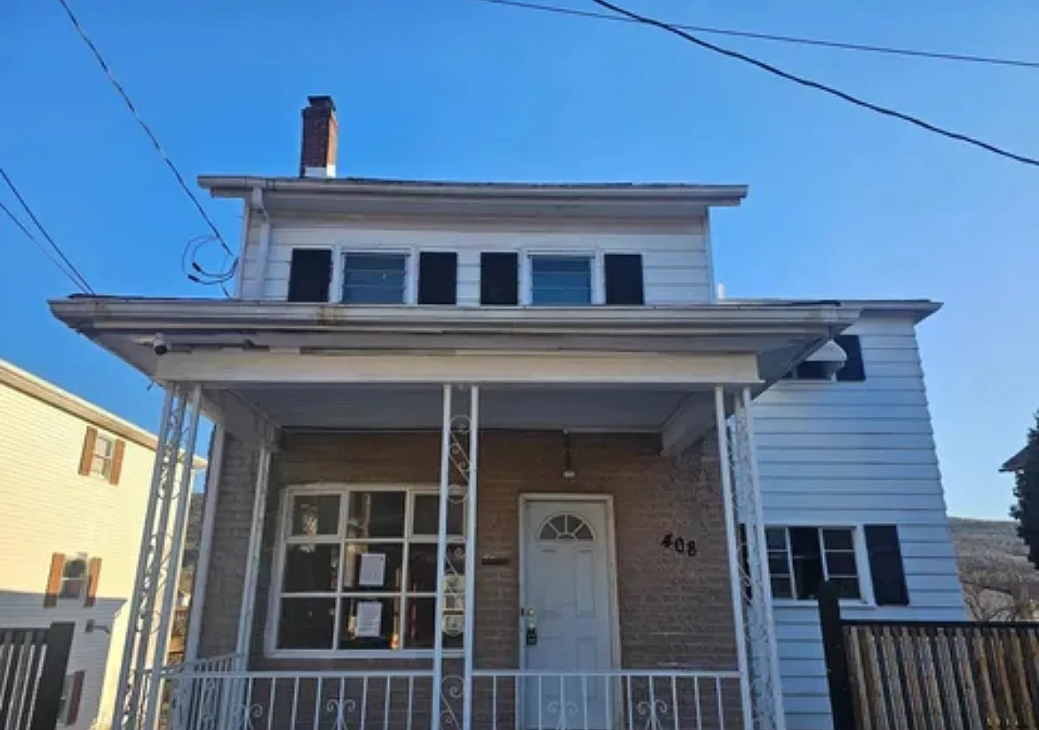 4 bed, 2352 sqft, $1,650 — Photo 1