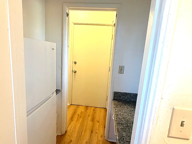 756 S Ridgeley Dr — Photo 7