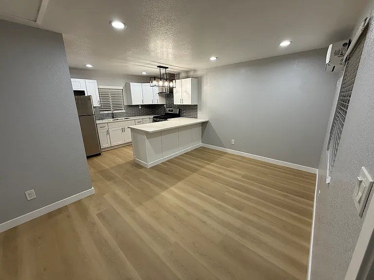 13112 Fenton Ave — Photo 2