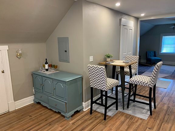 5th image of 3835 Burwood Ave #3