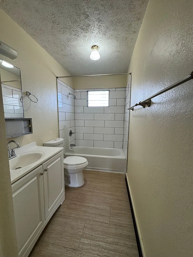 Kalani Condos — Photo 4