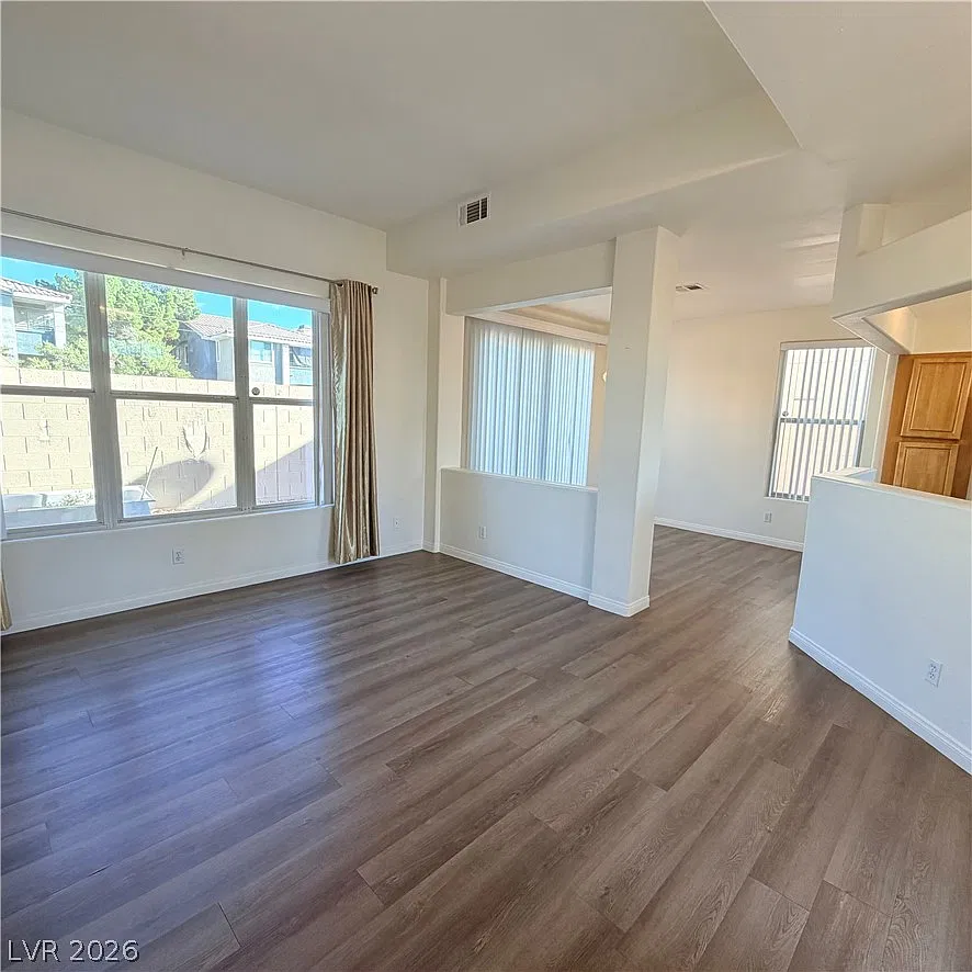 3 bed, 2.5 bath, 1619 sqft, $1,999 — Photo 4