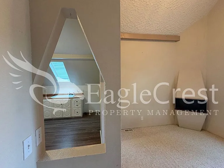 613 Locust St — Photo 28