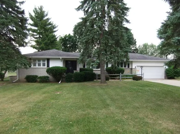 636 Valley Dr, Rossford, OH 43460