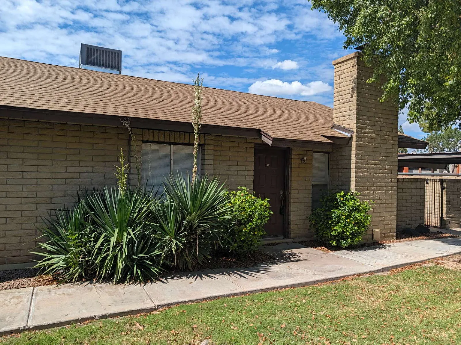 3 bed, 2.0 bath, 1040 sqft, $1,995 — Photo 1
