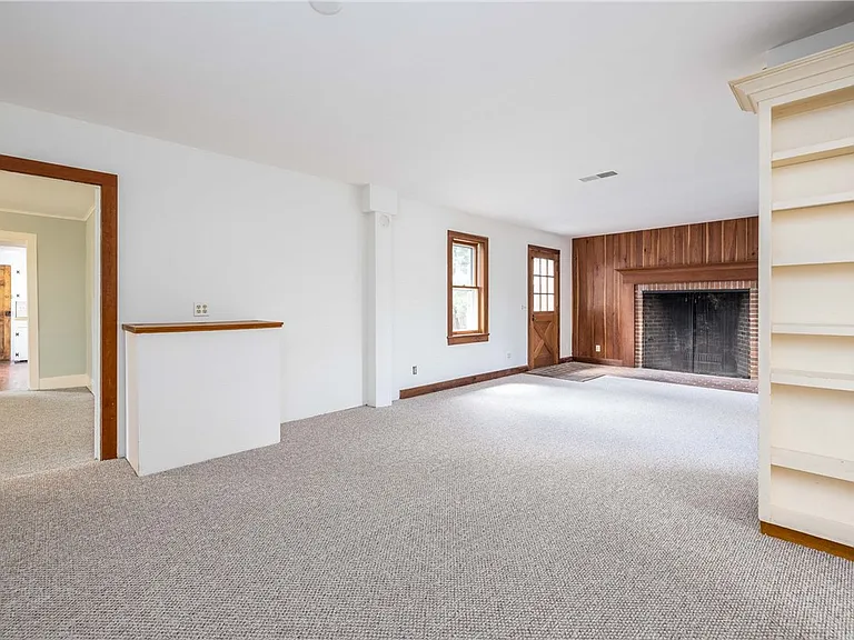 1253 Fairport Rd — Photo 20