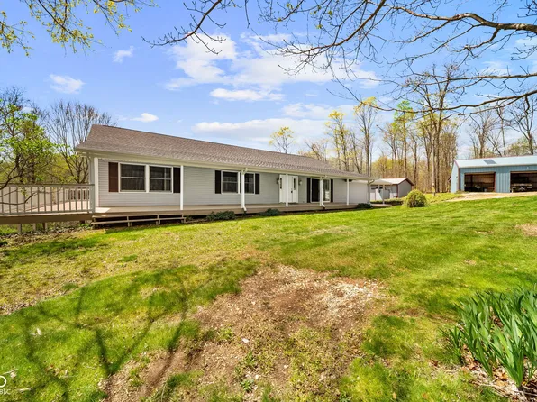 923 Pinewood Ln, Springville, IN 47462