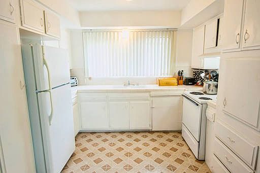 3rd image of 14677 Rayen St APT 10