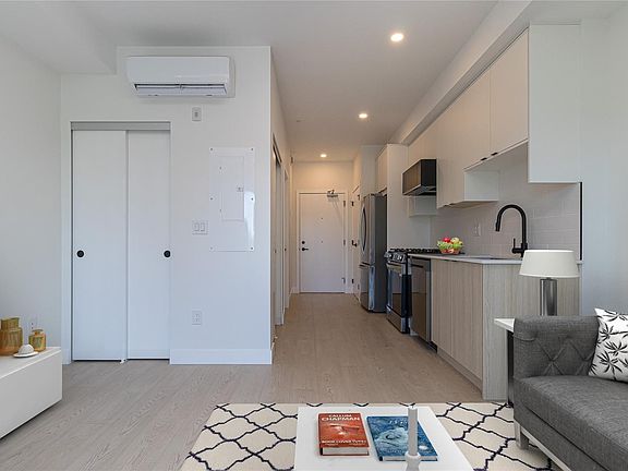 4th image of 2629 Millstream Rd #512