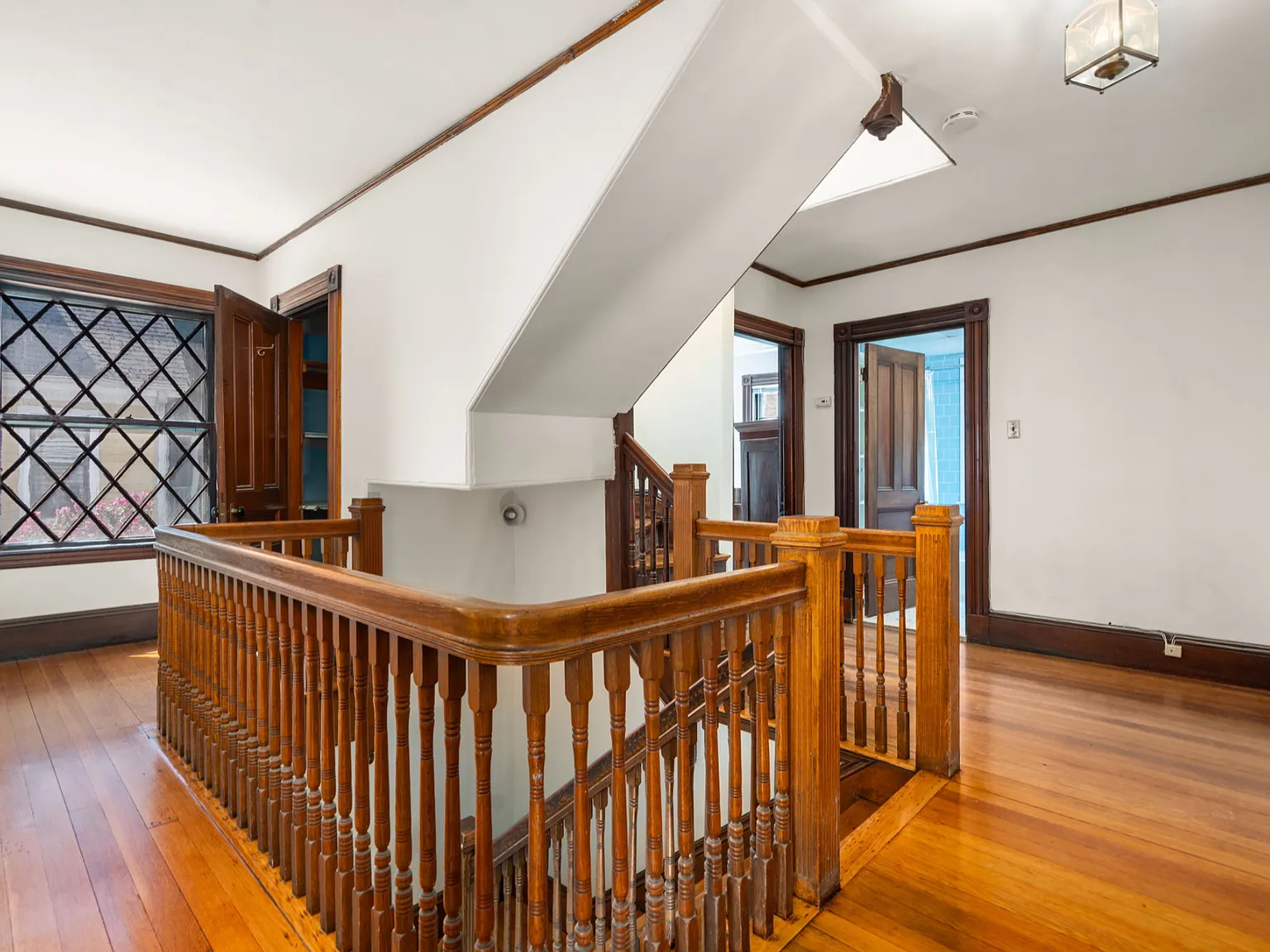 6 bed, 2.5 bath, 2793 sqft, $7,500 — Photo 3