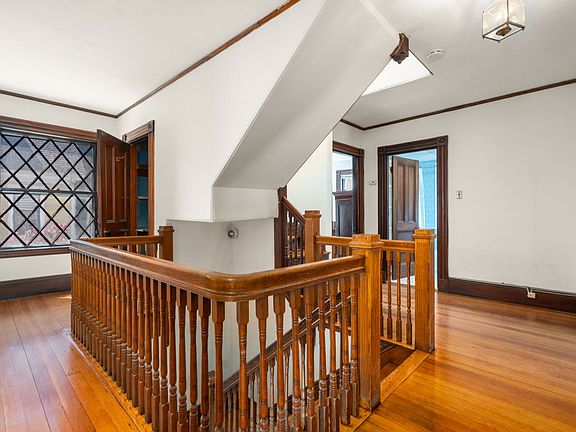 3rd image of 48 Auburn St