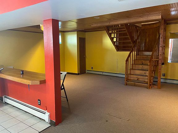 4th image of 572 Carman Ave #1