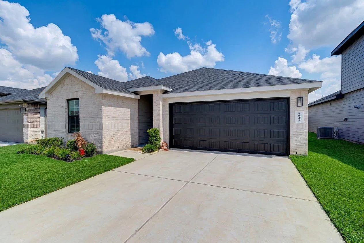 3 bed, 2.0 bath, 1638 sqft, $2,050 — Photo 2