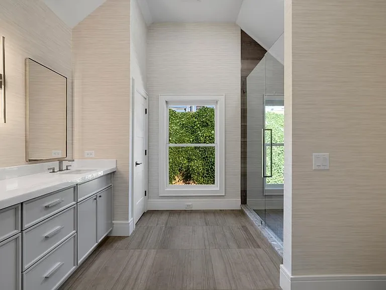 1281 E Main St #3 — Photo 18