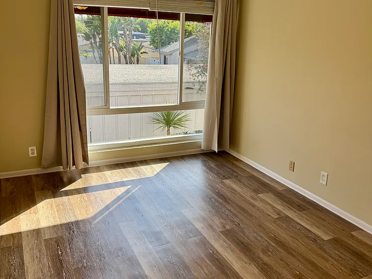 2346 Santa Ana Ave — Photo 21
