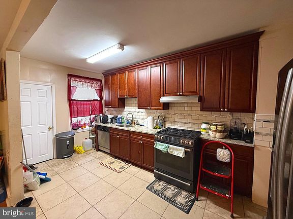 4th image of 212 N Maple Ave