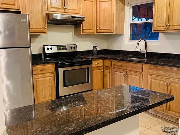 2nd image of 139 Belknap Ave #1