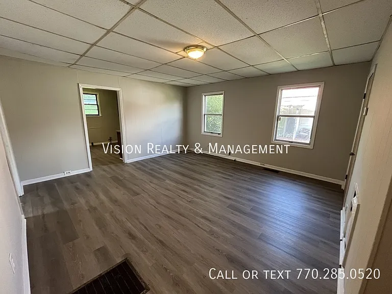 802 Williams St — Photo 17