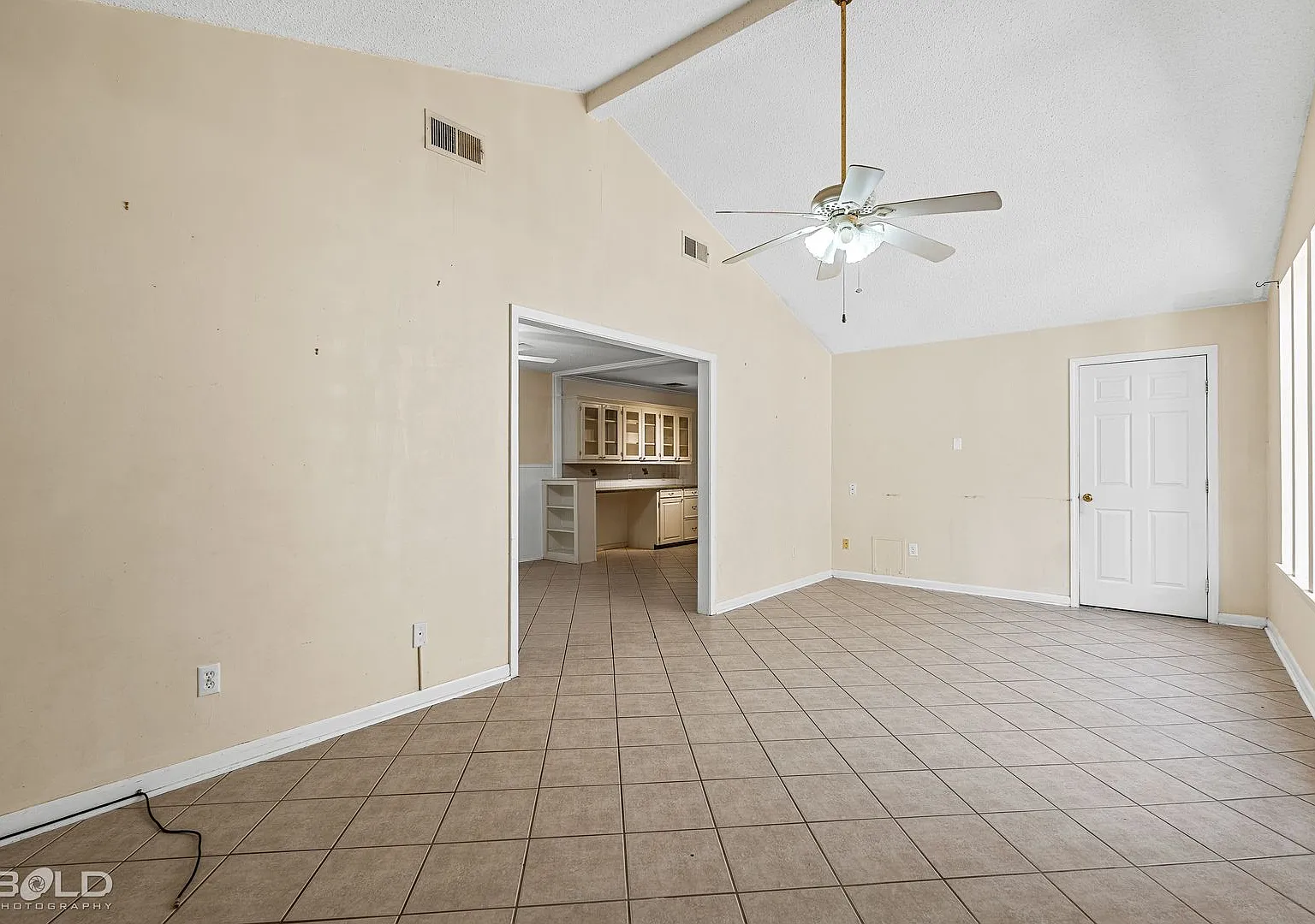 Stunning home located in the heart of Bossier City — Photo 4