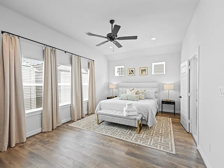 1402 Cleburne St — Photo 10