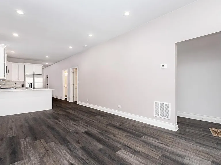 641 W 48th St #1 — Photo 5