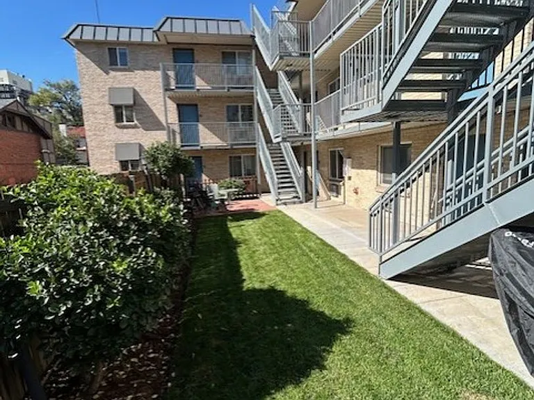 Spartan Court Apartments — Photo 4