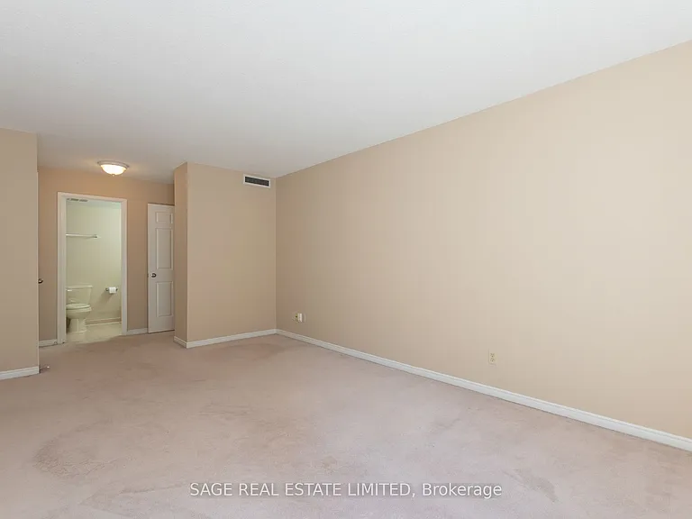25 George St S #302 — Photo 24