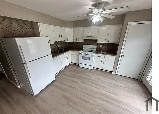 7634 Hazelcrest Dr — Photo 1