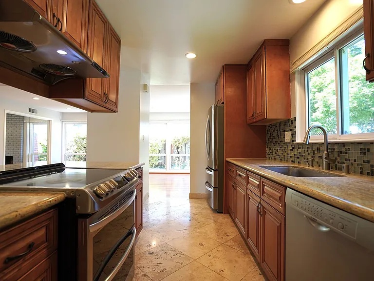 1185 Countess Ct — Photo 10