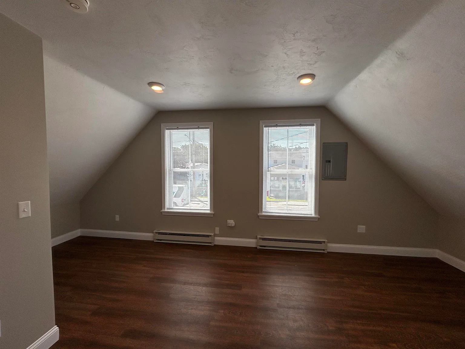 1 bed, 350 sqft, $900 — Photo 3