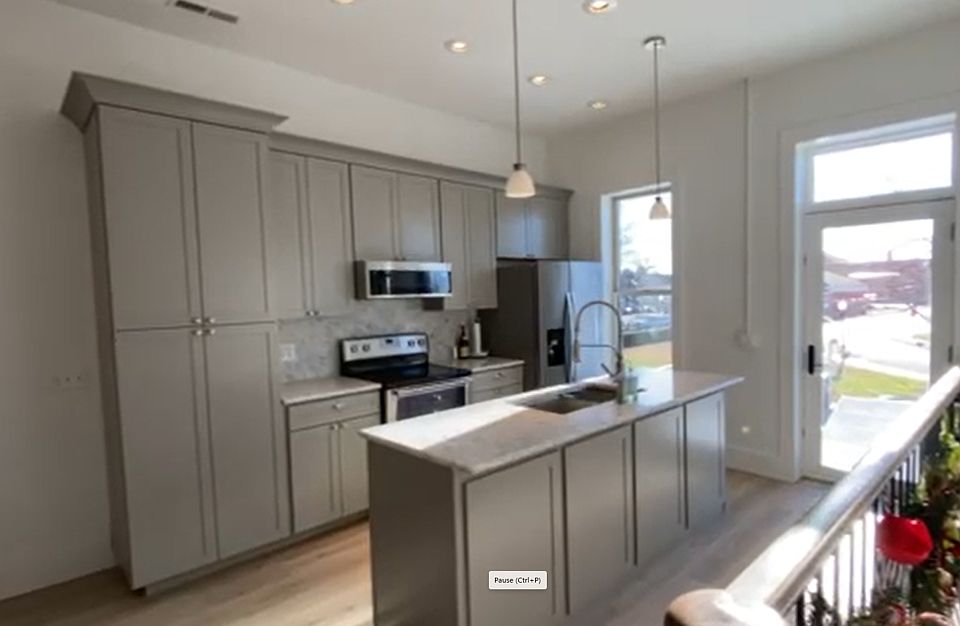 Newly updated kitchen (with appliances), and access to south -facing deck overlooking GRC Monument and Cathedral.
