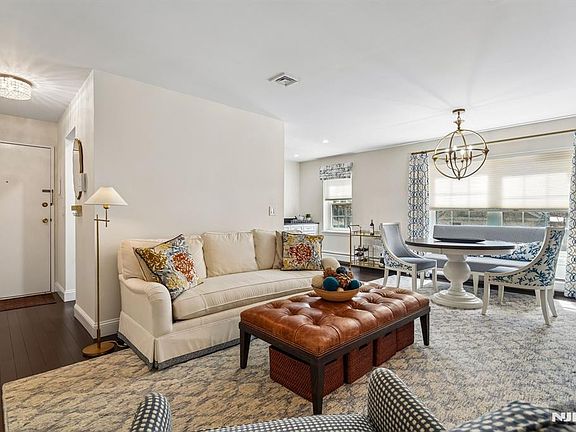 3rd image of 364 E Ridgewood Ave APT 3
