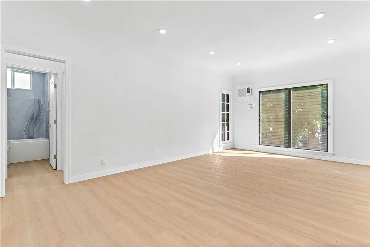 2 bed, 780 sqft, $2,850 — Photo 3