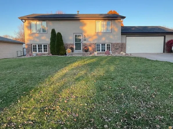 916 Richmond Ave, Hastings, NE 68901