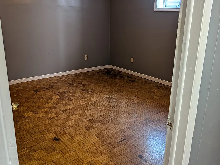 163 McMurchy Ave S #BASEMENT — Photo 9