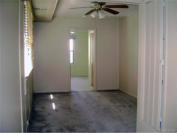 3rd image of 22022 Pontiac Trl APT 1