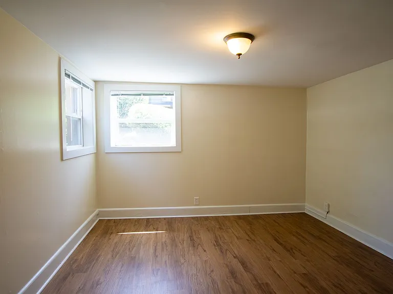 1235 SE Yamhill St #12 — Photo 4