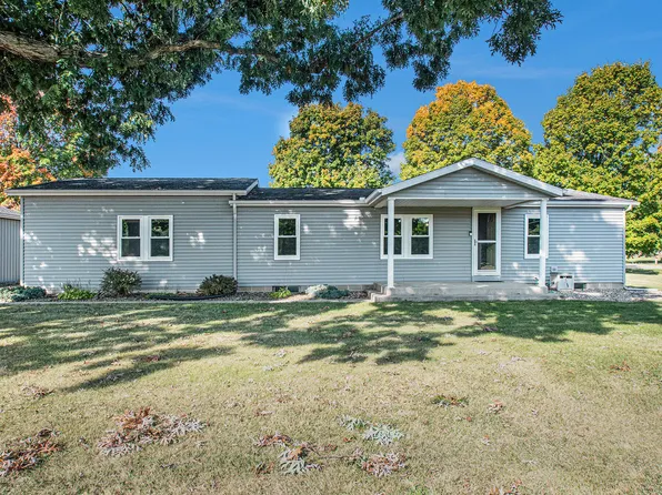 112 E Bertrand Rd, Niles, MI 49120