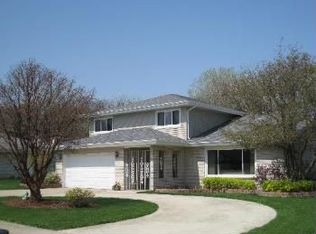 16W684 89th Pl, Willowbrook, IL 60527