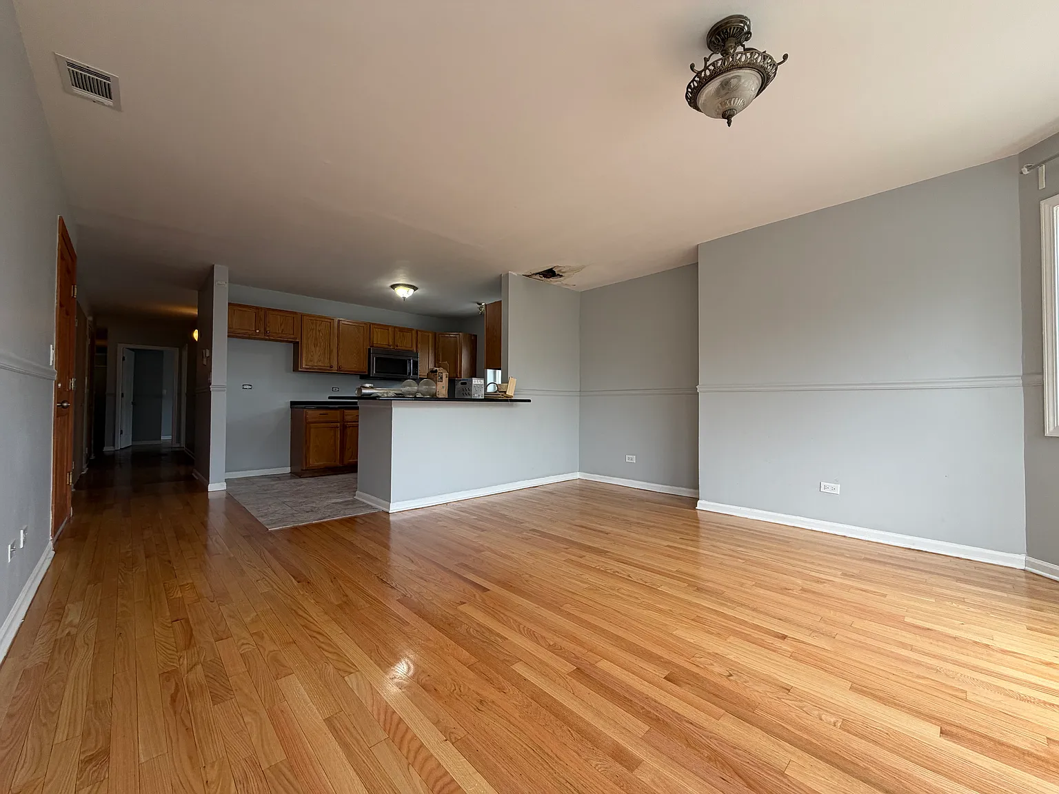 3 bed, 1250 sqft, $2,000 — Photo 3