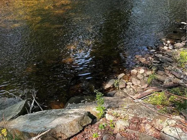 2772 Decker Rd, Bushkill, PA 18324