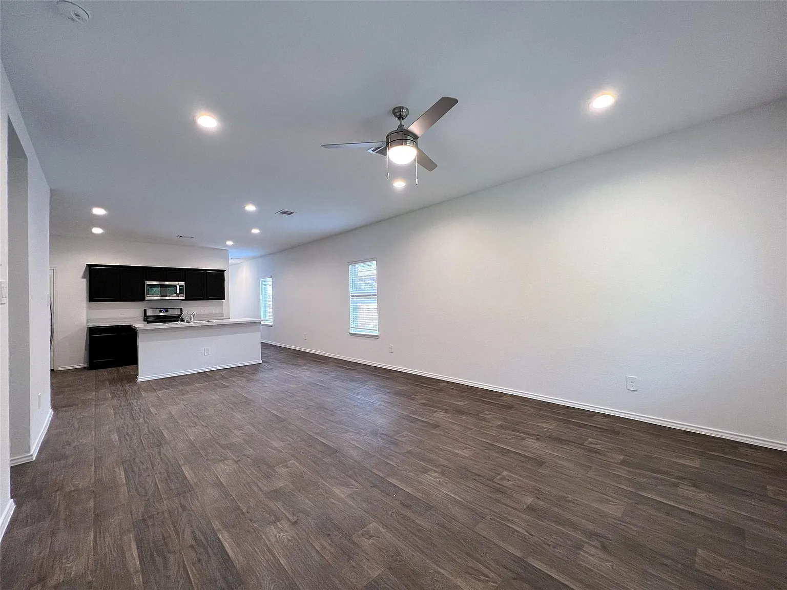 3 bed, 2.5 bath, 1858 sqft, $1,900 — Photo 4