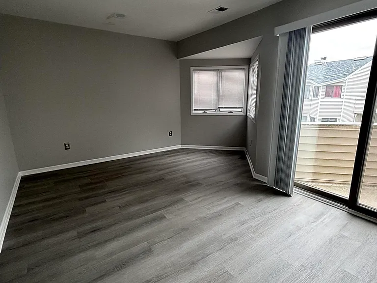 30 Sunset Ave — Photo 8