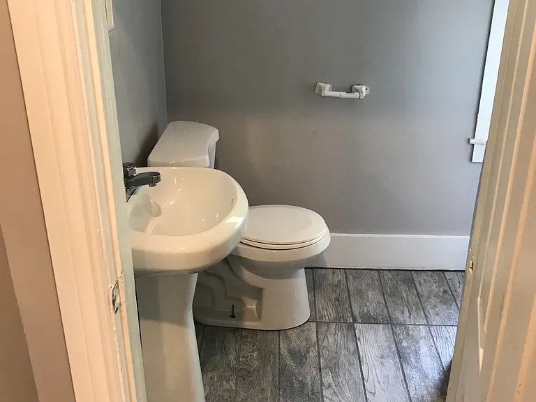 24 Hickory St — Photo 5